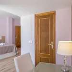 Elegant Classic Close To Nikki * Marbella