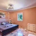 Elegant Classic Close To Nikki *