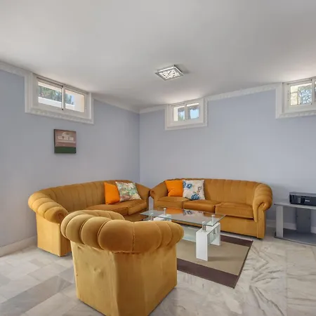Domus Vesta Close To Nikki Villa *