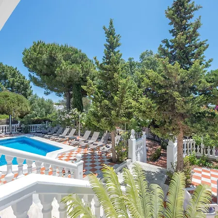 Domus Vesta Close To Nikki Villa *