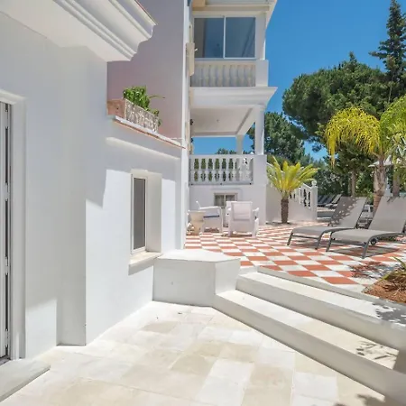 Elegant Classic Close To Nikki فيلة ماربيا